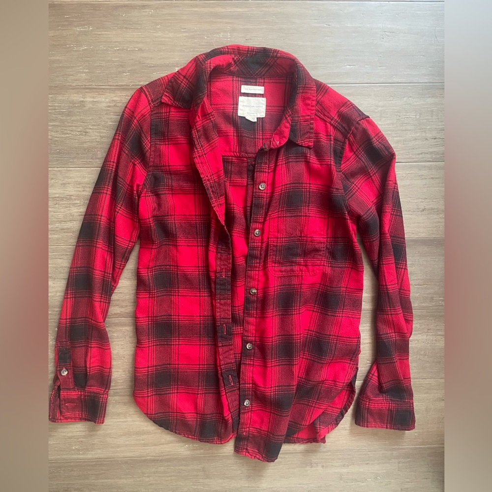 AE FLANNEL SUPER SOFT PLAID BUTTON DOWN SHIRT RED/BLACK XS